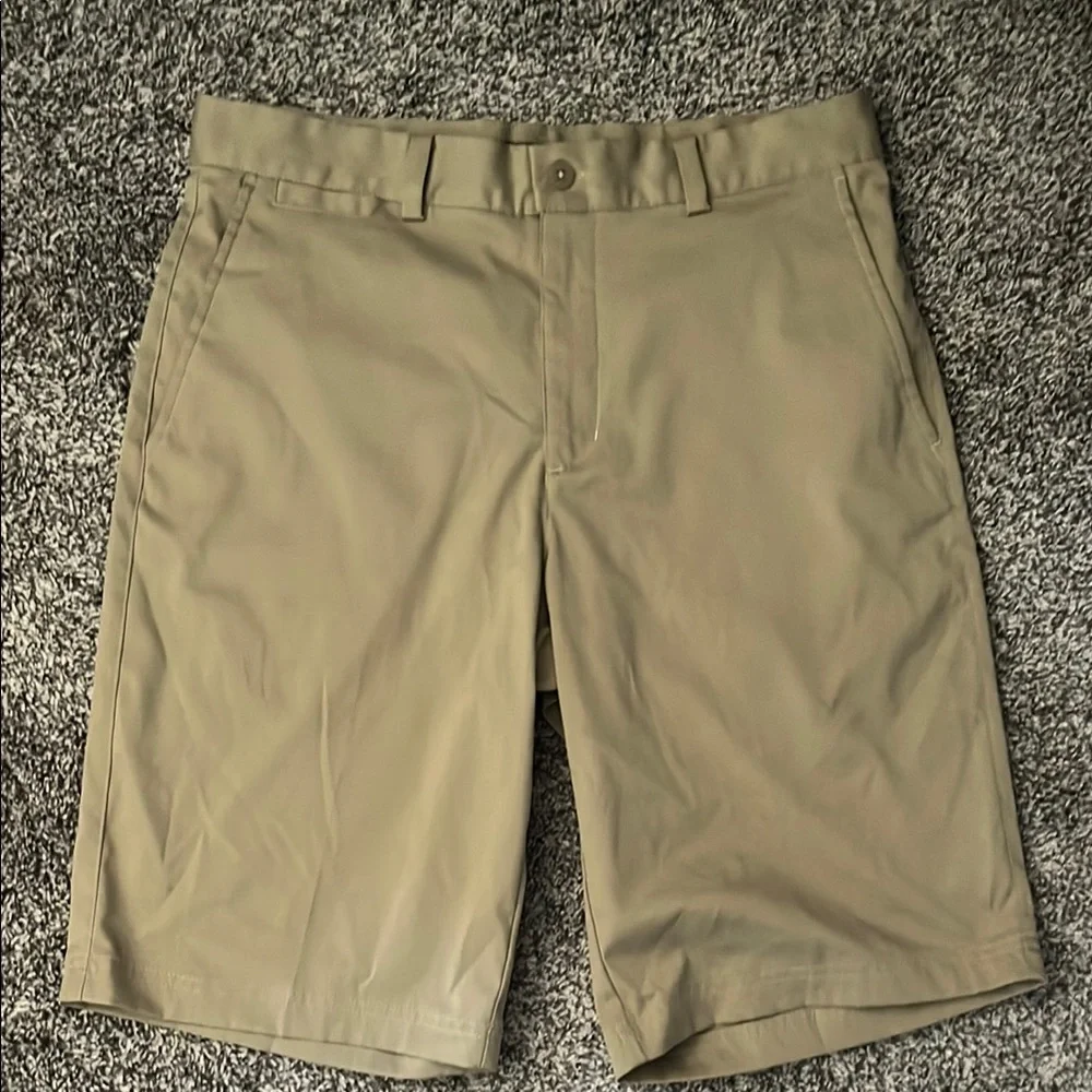 Nike Men's Flat Front Golf Shorts in Khaki